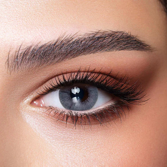 Close-up of a person's eye with detailed makeup. Bella One Day Bluish Grey.