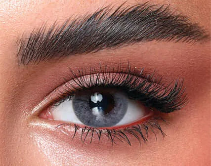 Close-up of a person's eye with detailed makeup. Bella One Day Bluish Grey.
